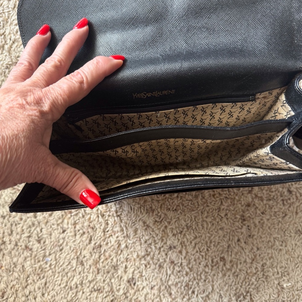 Yves Saint Laurent Black Leather Shoulder Bag - Picture 4 of 9
